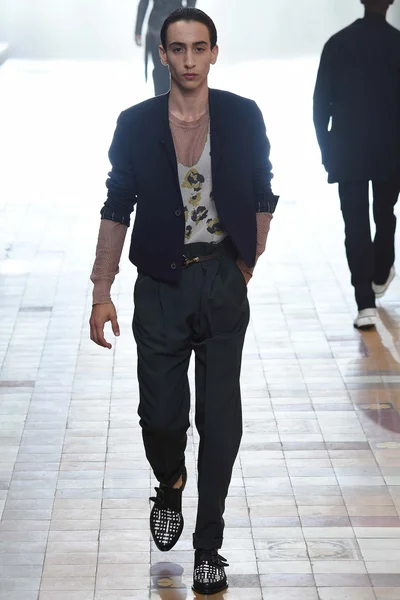 Look 12